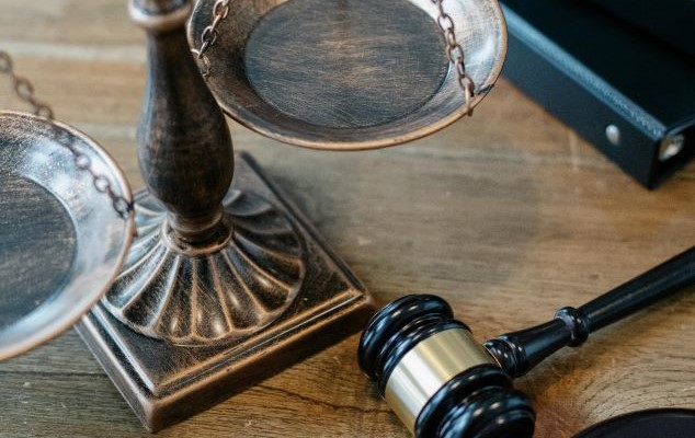 Court_Gavel_scales.jpg