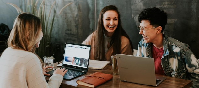 employees-smiling.png